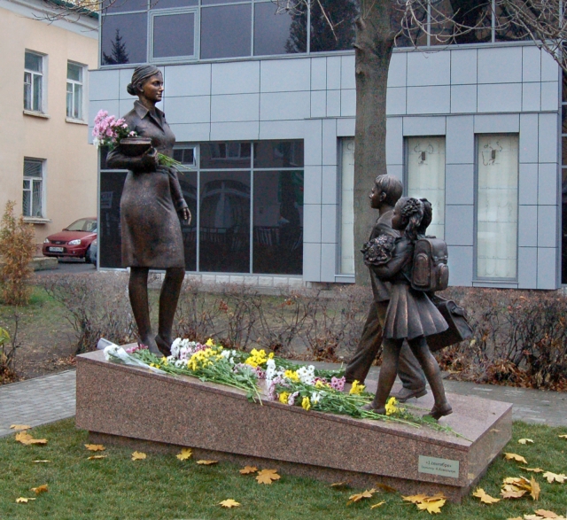 Памятник «1 сентября» в Липецке 