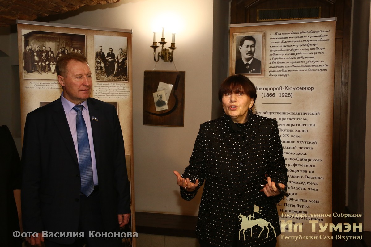 Якутяне почтили память Василия Никифорова-Кюлюмнюр в Санкт-Петербурге