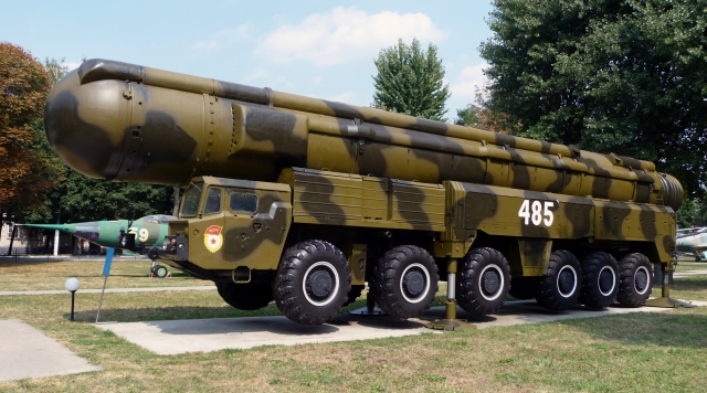РСД-10 «Пионер» — советская ядерная баллистическая ракета средней дальности мобильного базирования