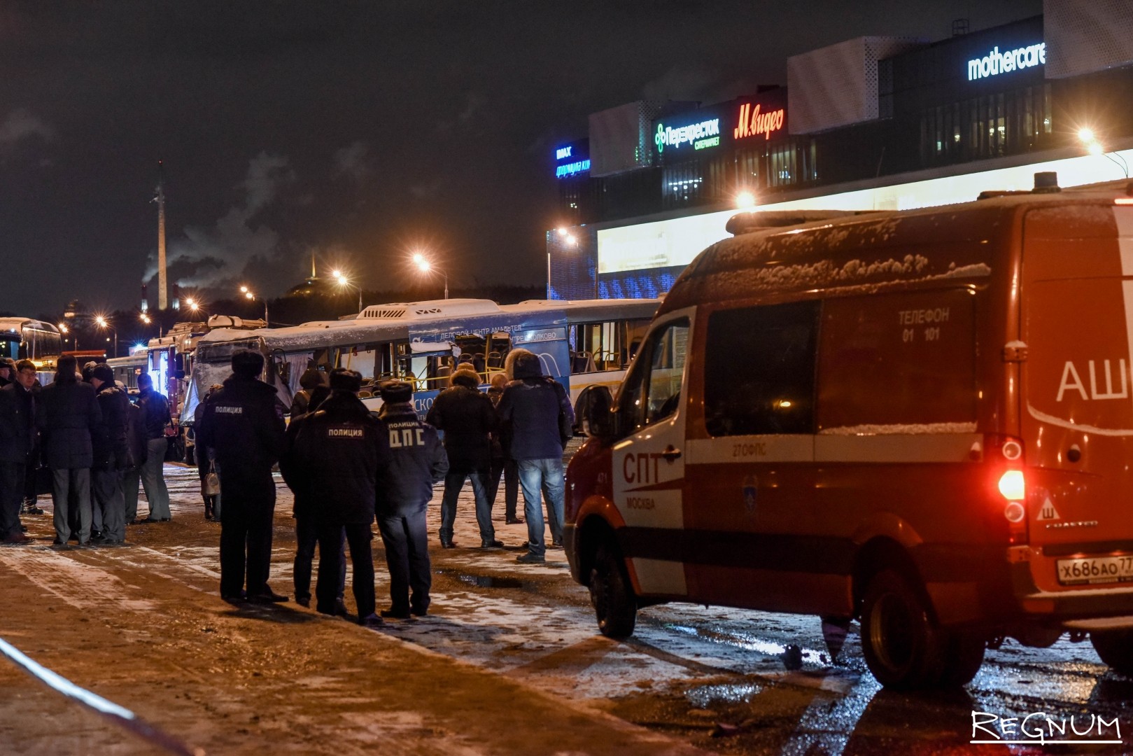 Автобус въехал в подземный переход: в Москве новая трагедия