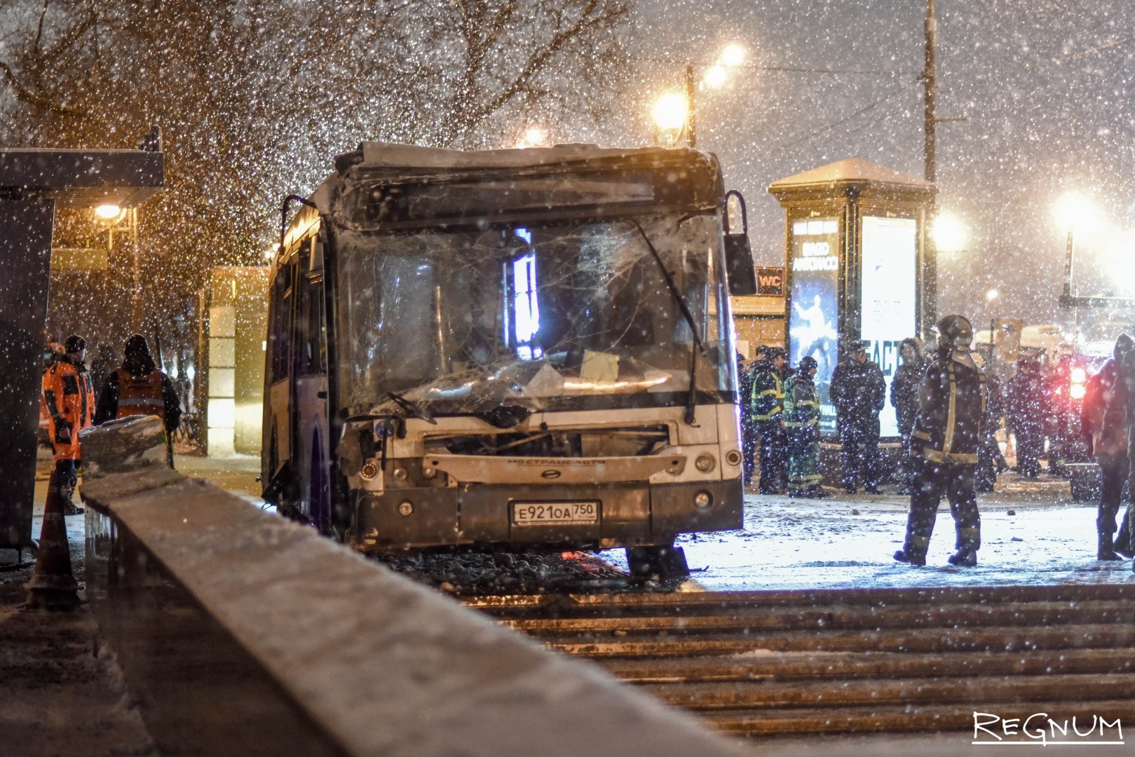 Автобус въехал в подземный переход: в Москве новая трагедия