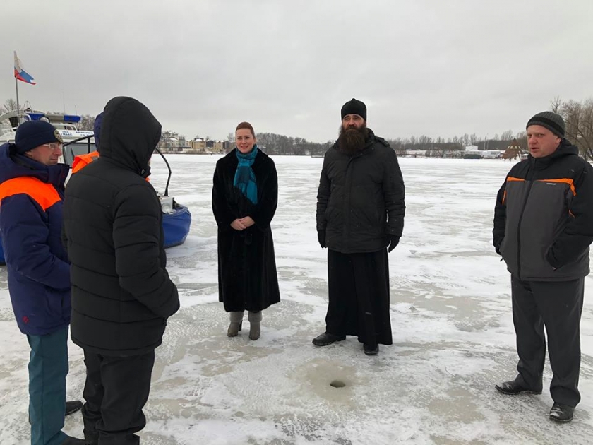 Крещение ярославль. Южной фото с крещения 2021г. Купание в проруби на крещение ярославль. Купель на крещение. С шопша гаврилов-ямского района храм настоятель храма о.