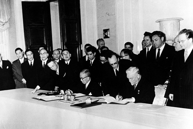 Подписание Совместной советско-японской декларации, восстановившей дипломатические отношения между СССР и Японией