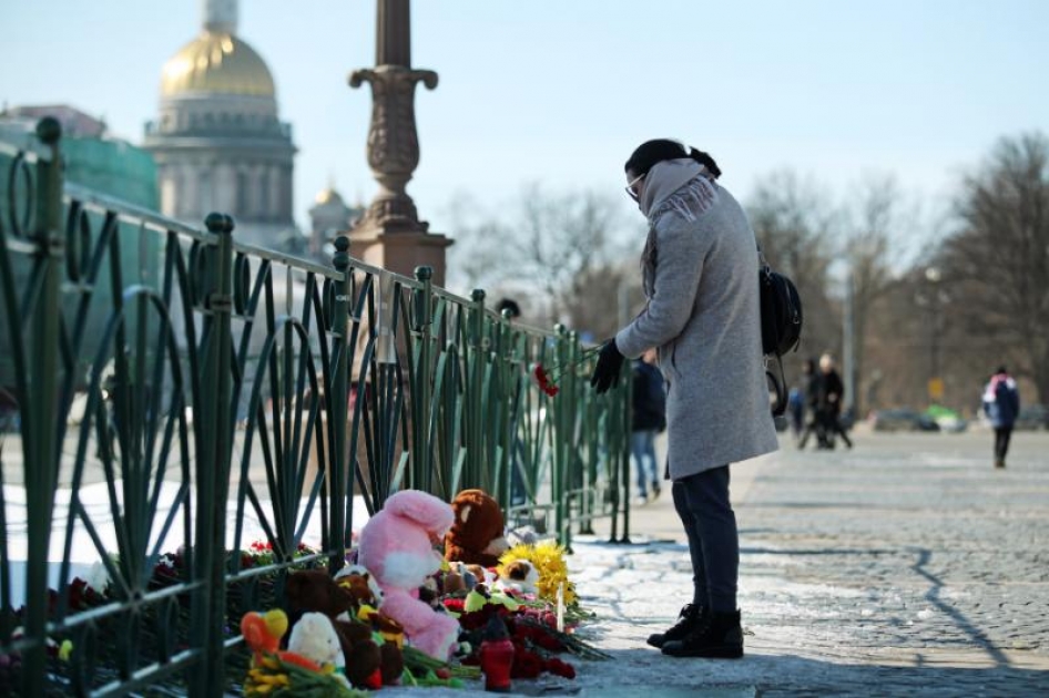 Траур санкт петербург. Санкт Петербург скорбит. Траур на улицах Берлина фото.