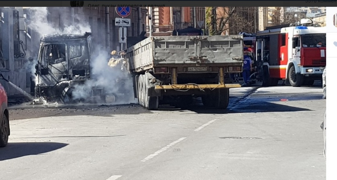 Сгорел грузовик. Взрыв машины в Санкт-Петербурге 2 февраля. Вольво грузовик в Санкт-Петербурге сгорел. В Петербурге взорвалась машина.