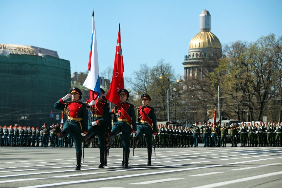 Внос знамени в зал