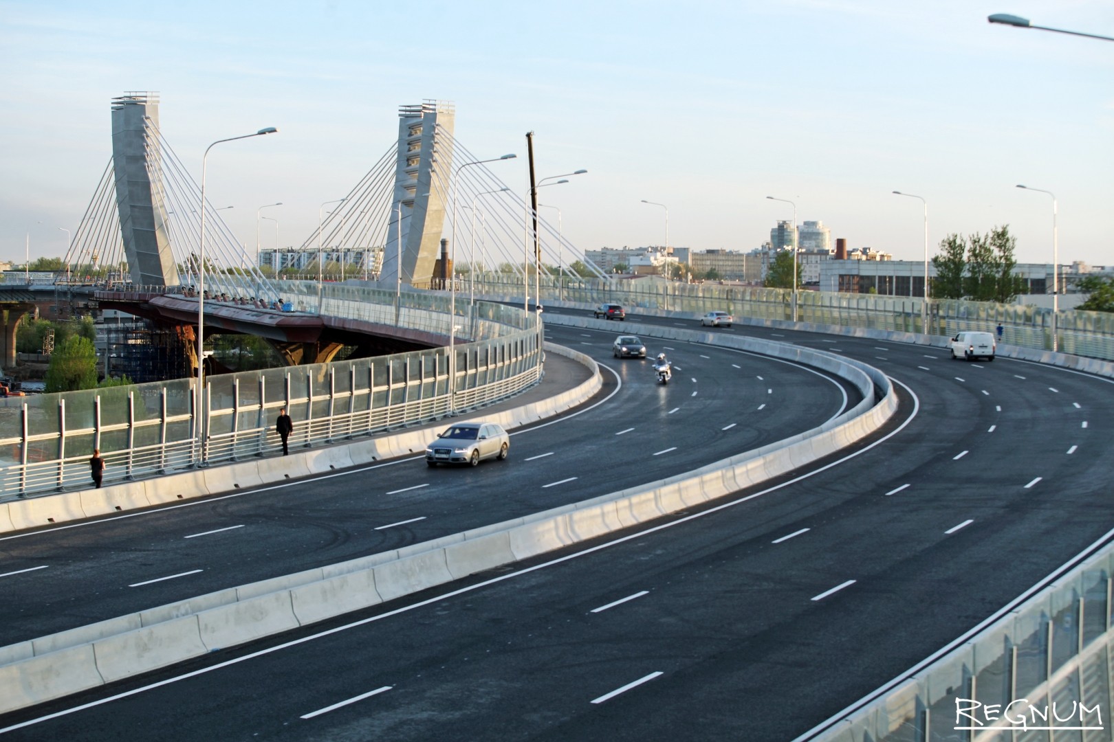 В Петербурге открыли мост Бетанкура над Малой Невой