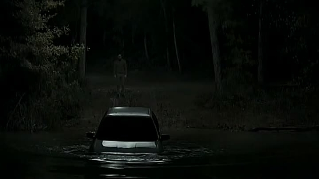 Машина в воде