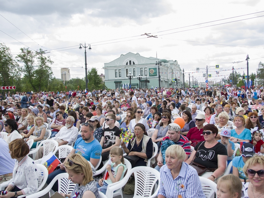 День омск сегодня. Жители Омска. День России празднование. Омск день России мероприятия. Фотографии с сегодняшним праздником.