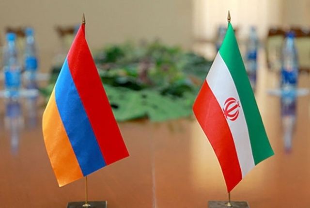 Флаги  Армении и Ирана