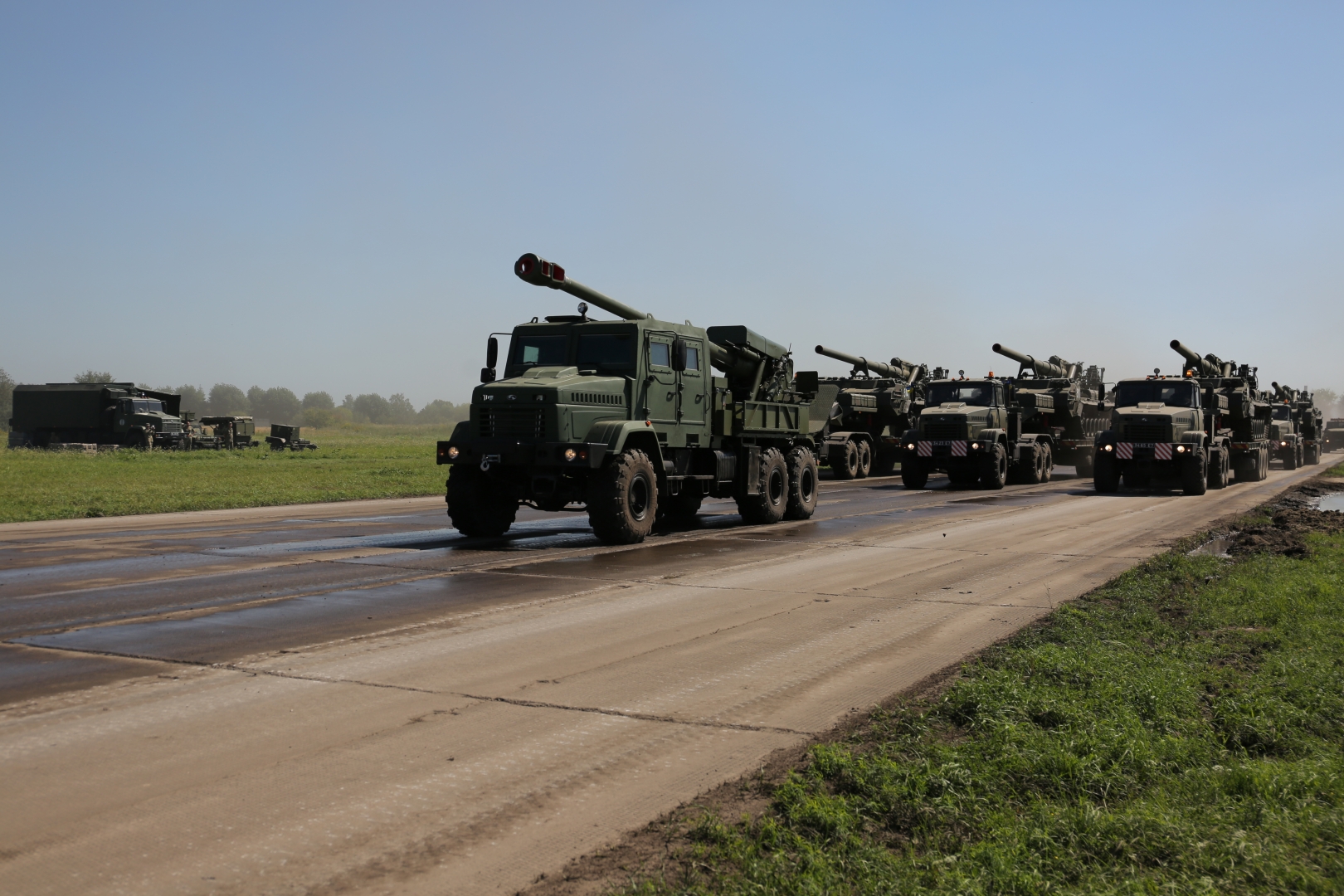 Колонна военной техники попала в аварию в Киевской области