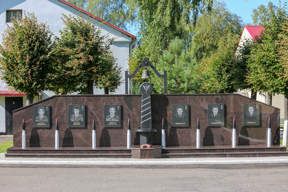 Кинотеатр свободный амурская. Памятники в Свободном Амурской области. Памятники города свободного Амурской области. Город Свободный достопримечательности. Северный городок Свободный Амурская область.