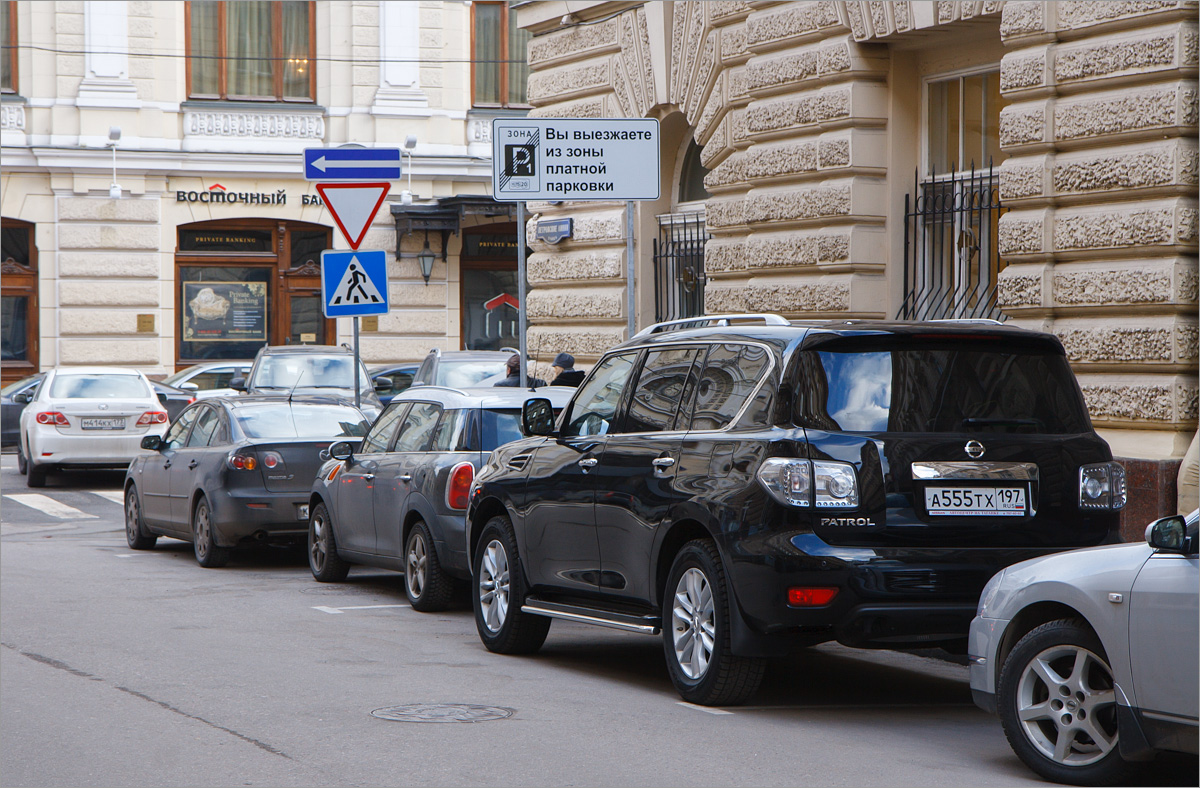 Ползучие платные парковки Москвы: настало время остановиться?