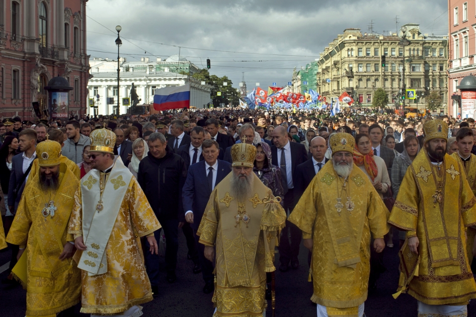 Питер Невский проспект крестный ход