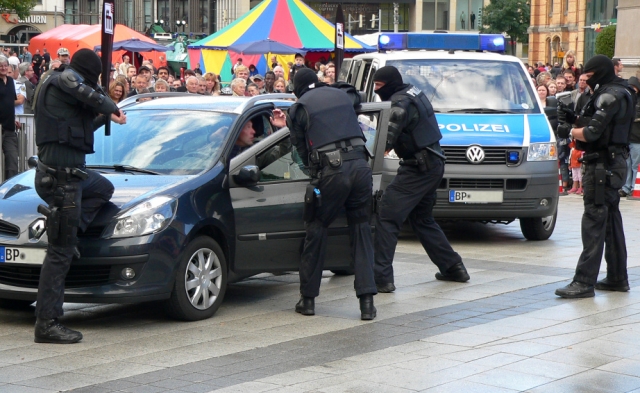Полиция Германии. Задержание