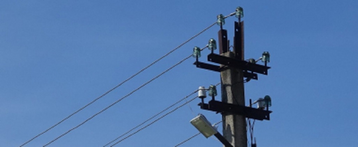 Охранная зона лэп воздушная линия 10 кв. Схема охранной зоны лэп 10 кв. Какое напряжение на столбе. Опора вл-0,4кв 4 провода. Жб опора для лэп опор.