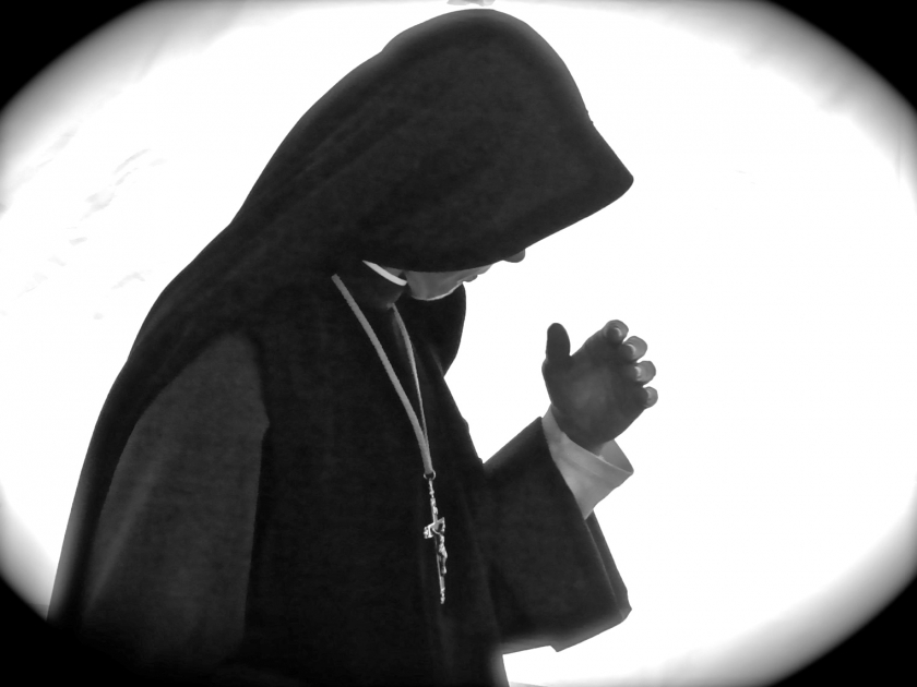 Неизвестный украл. Фото католических монашек. Catholic Priest praying in Church. Священник делает фейспалм фото. Prayer.