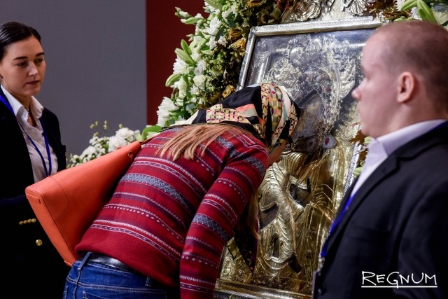 Икона Божией Матери «Умиление» прибыла специально на выставку из Пскова-Печорского монастыря 