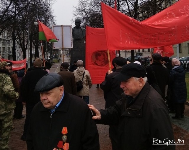Белорусские коммунисты 7 ноября собрались у «Железного Феликса»