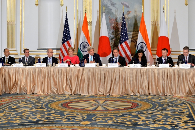 Трёхсторонняя встреча японских, американских и индийских политиков 