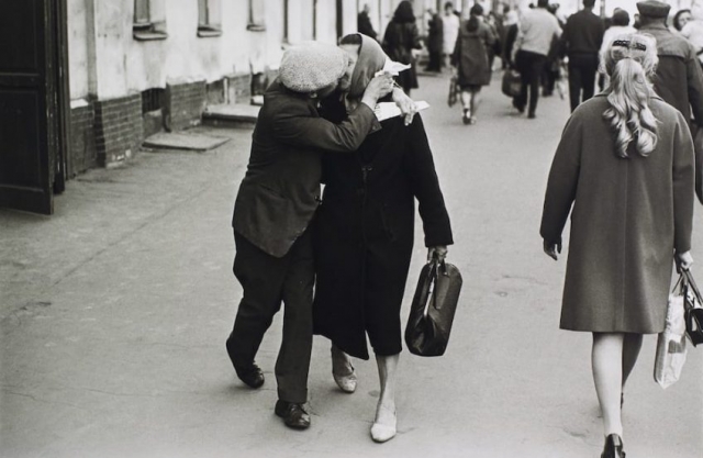 Владимир Сычёв. «Поцелуй». Москва, 1972 г