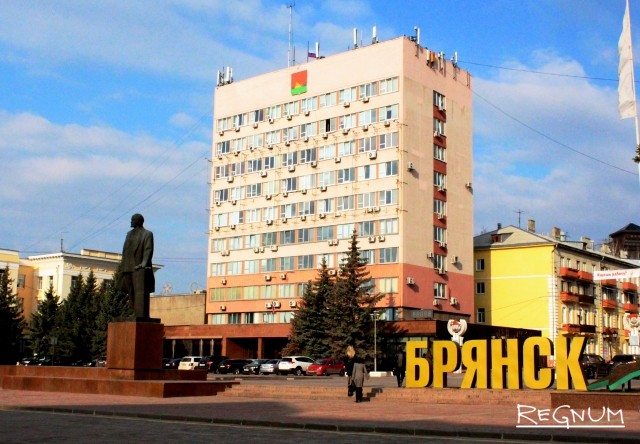 Площадь Ленина и здание городской администрации