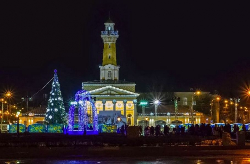 Новогодняя кострома. Кострома новый год. Кострома в новогоднюю ночь. Город Кострома в новый год. Ночная Кострома Новогодняя.