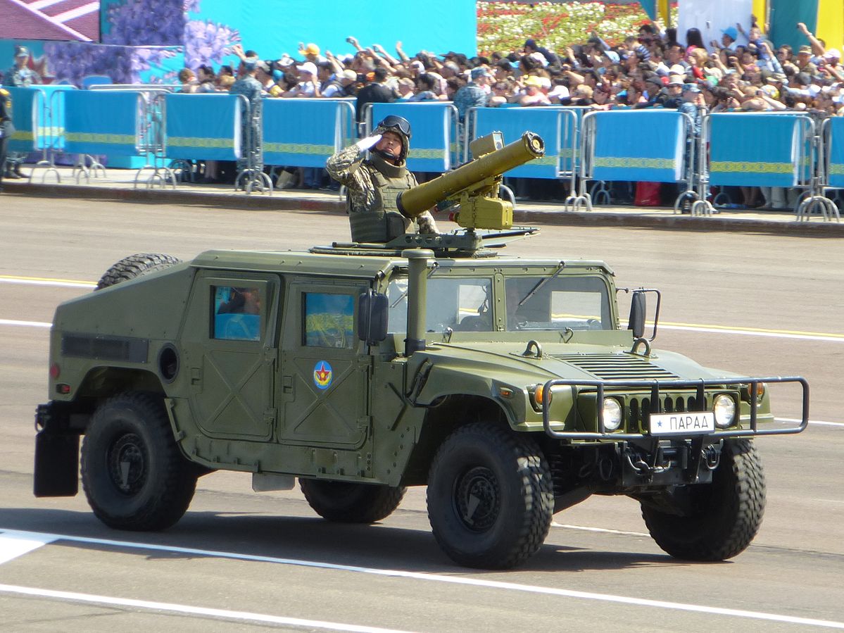 В Казахстане объяснили масштабные манёвры военной техники