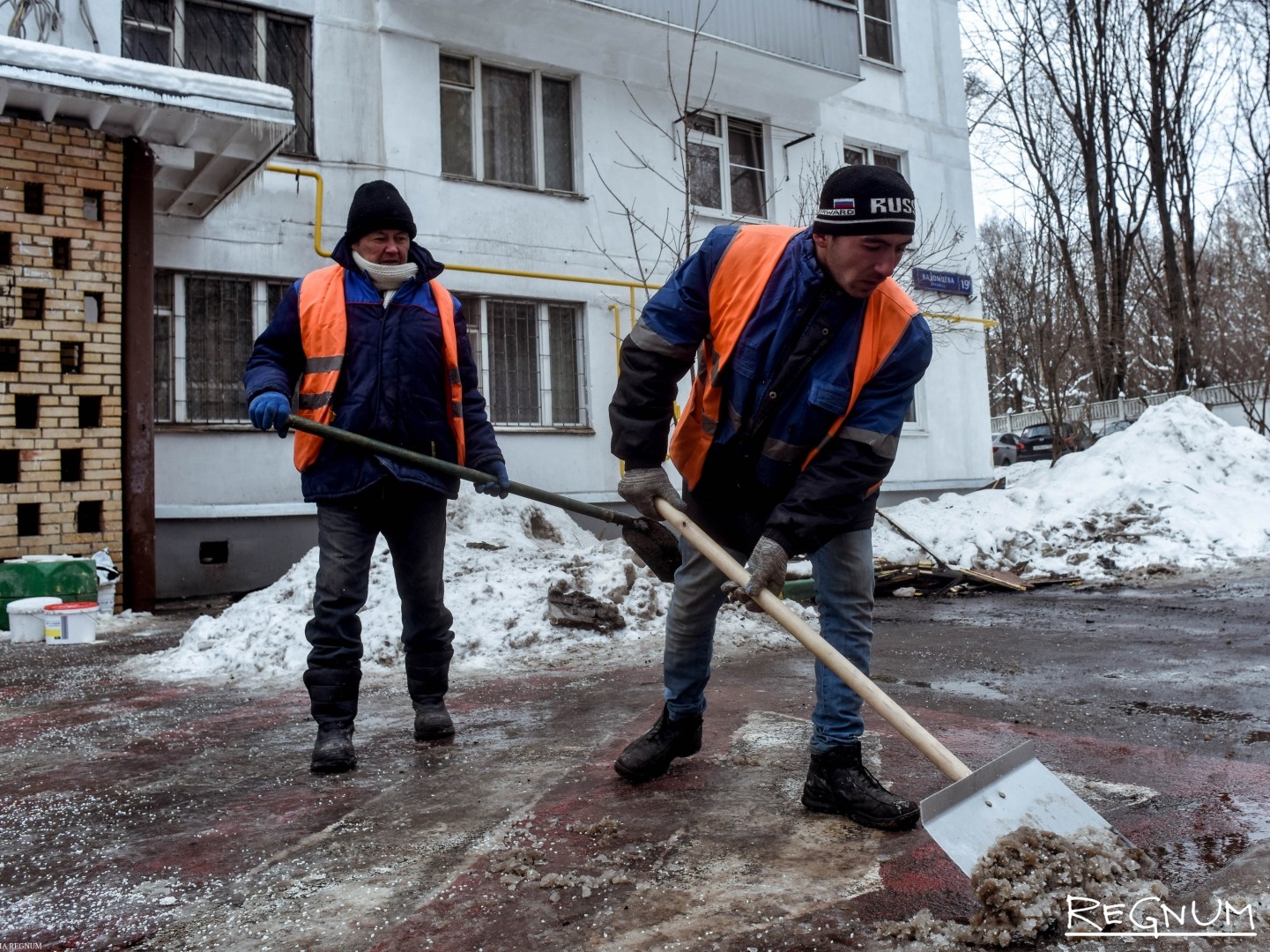 Дворники-мигранты борются с московским ЖКХ: почему это хорошо?