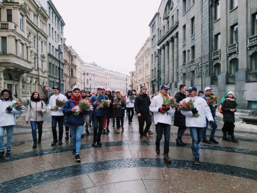 Движение петербурга. Петербуржцы в городе. СПБ движение. Перемен в Питере. Молодёжные движение СПБ.