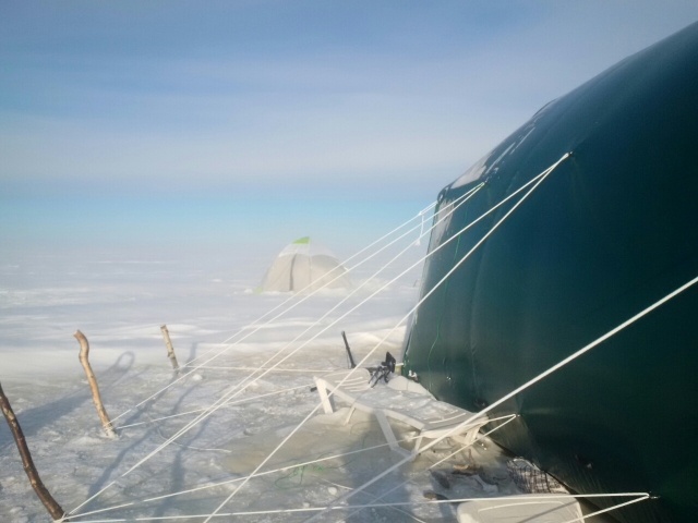 Палатка участников экспедиции «Малая Арктика»