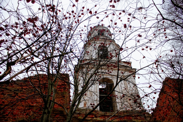 Заброшенная церковь в Тверской области