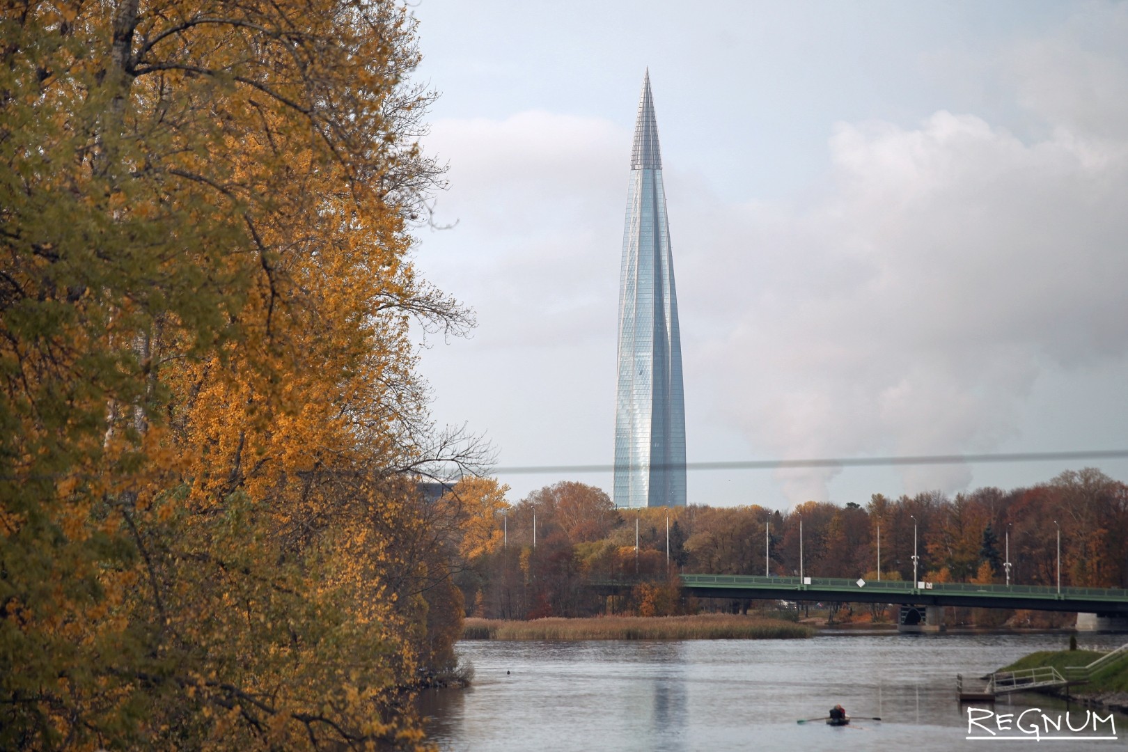 У «Лахта Центра» в Петербурге построят новый мост