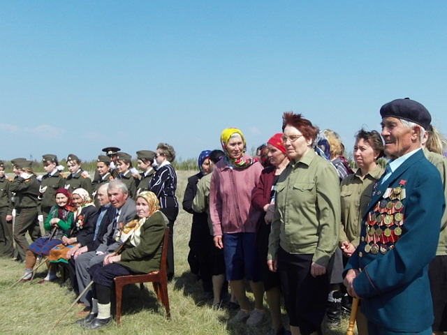 4 мая 2010 года на границе Октябрьского и Карабашского сельских поселений Марпосадского района состоялось открытие обелиска в честь Казанско-Сурского оборонительного рубежа