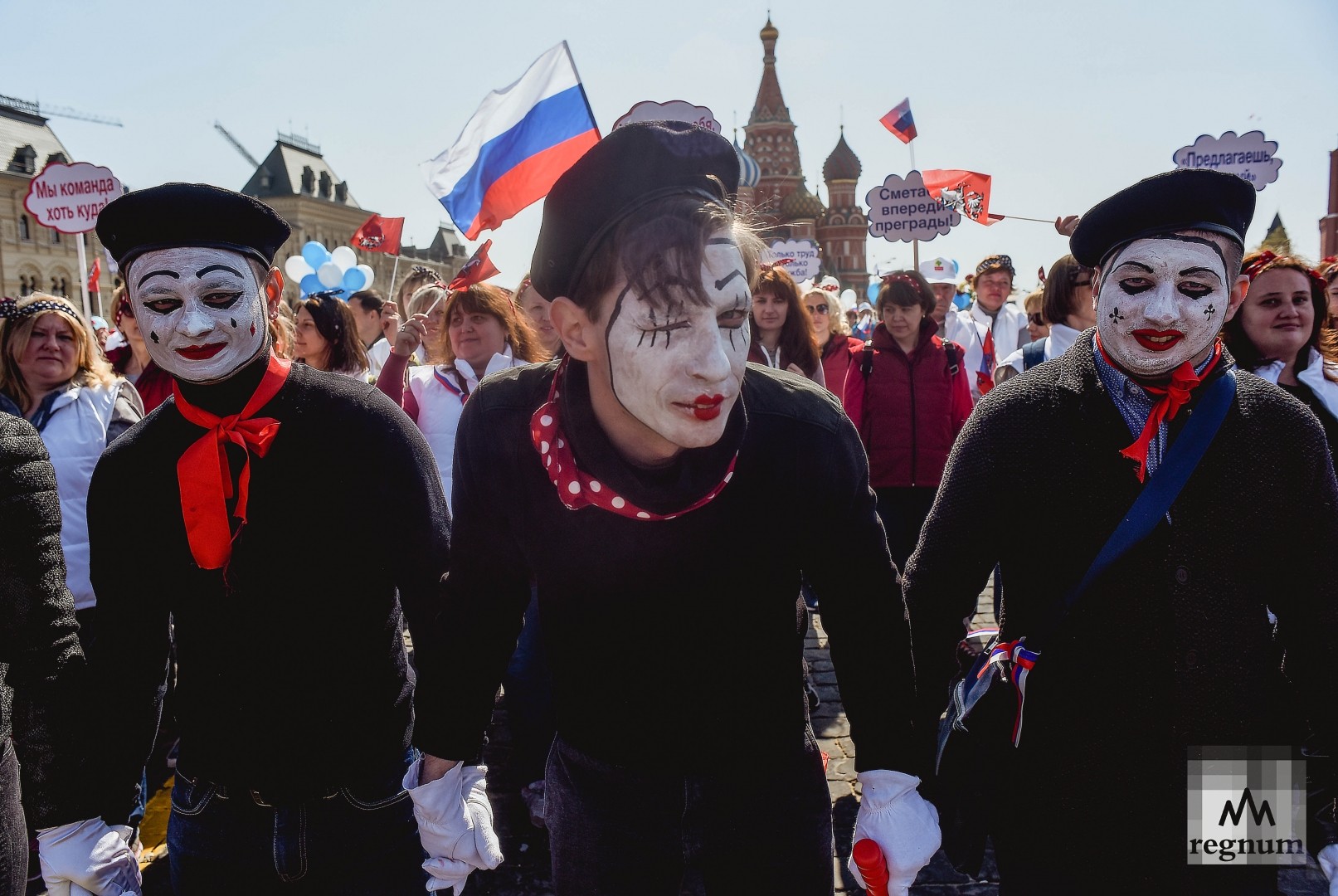 Первомай в Москве: приветы с Красной площади