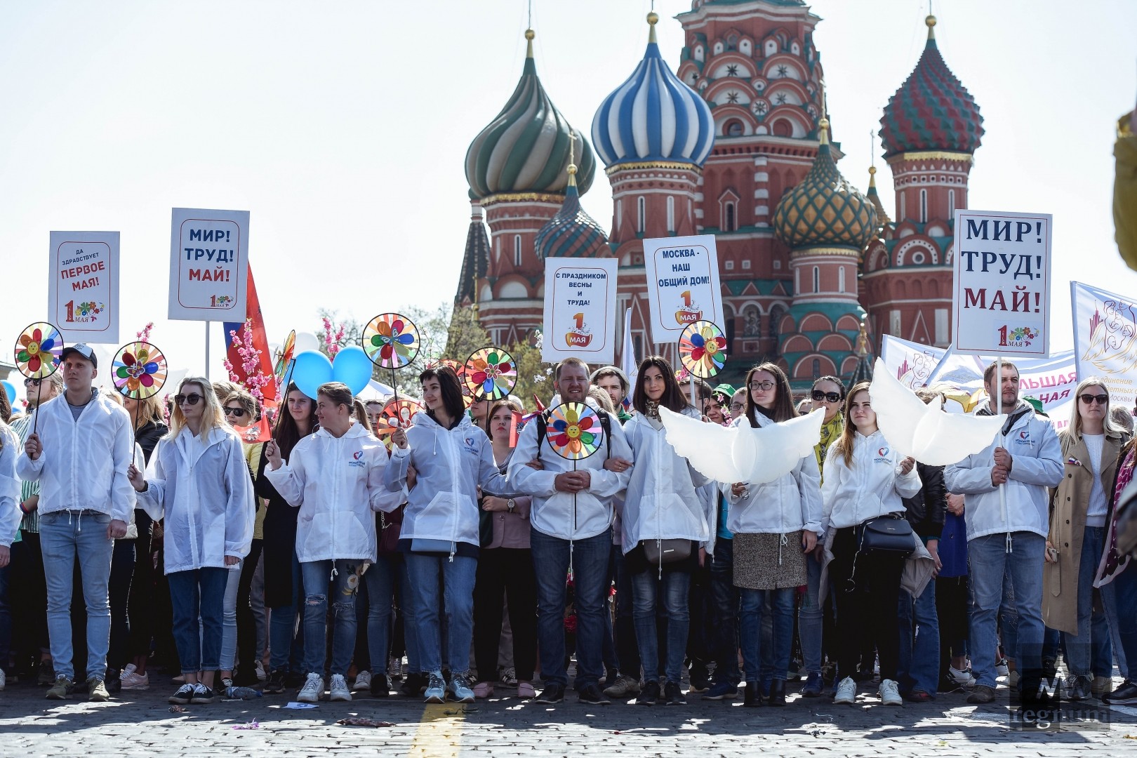 Первомай в Москве: приветы с Красной площади