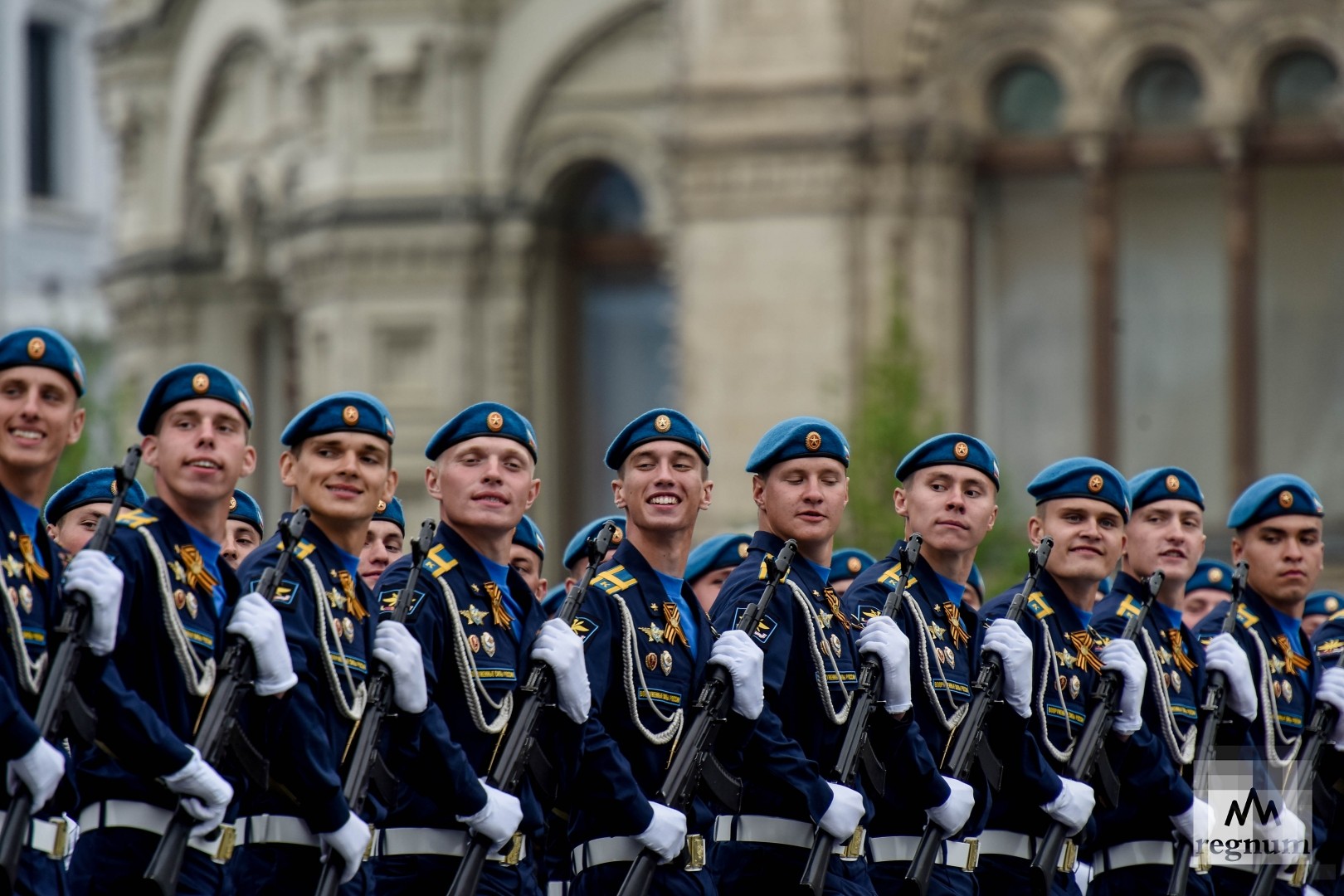 Парад Победы в Москве показал военную мощь России — фоторепортаж