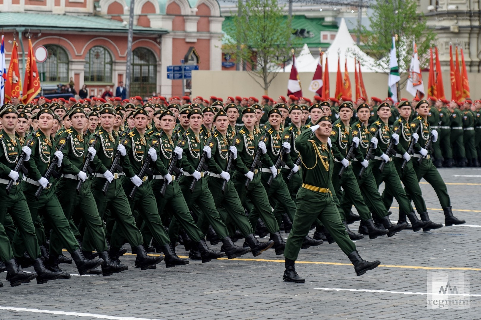 Парад Победы в Москве показал военную мощь России — фоторепортаж