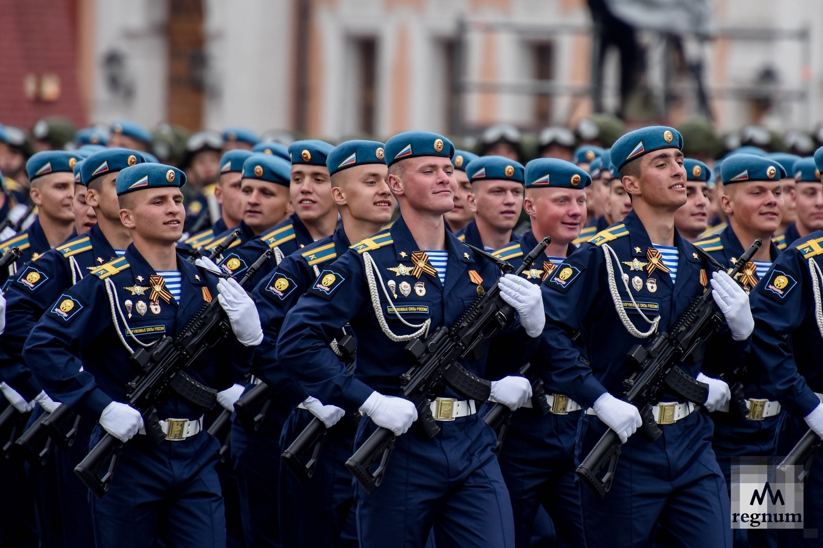 Парад Победы в Москве показал военную мощь России — фоторепортаж