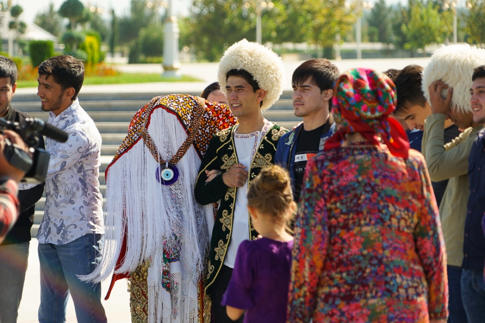 Как живут туркмены. Мукры Туркменистан. Туркменистан люди туркмены. Ковид в Туркмении. Туркменистан деревни.