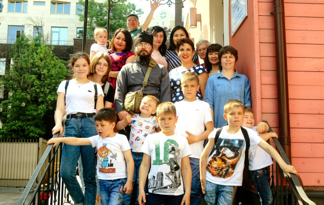 Семья Тайченачевых в Москве