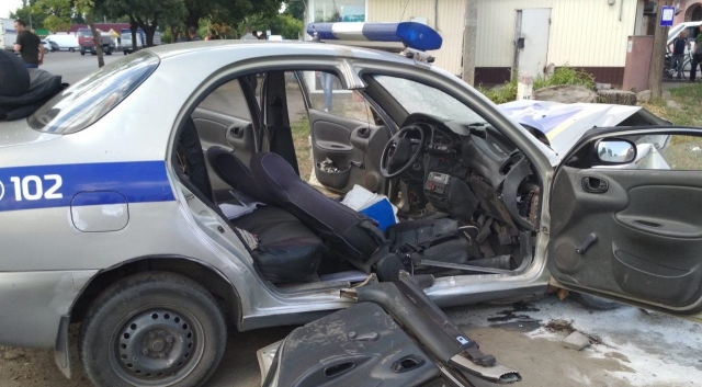 Полицейский автомобиль после ДТП
