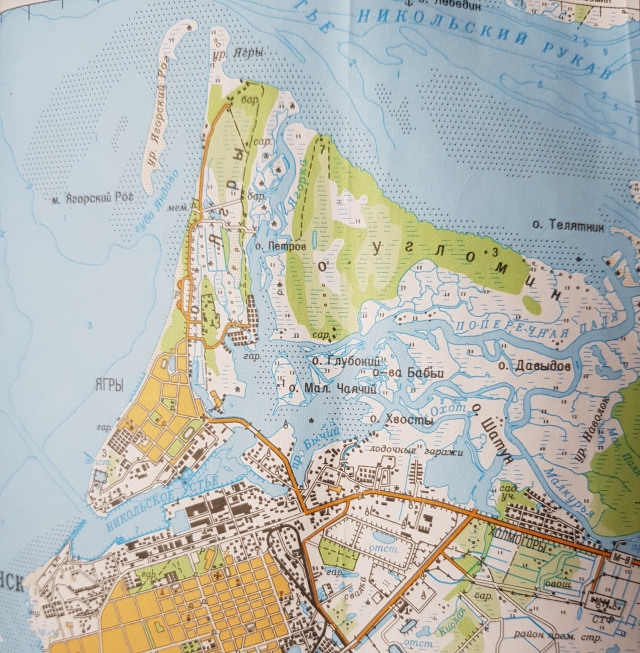 Современная карта устья Северной Двины, острова Ягры где стоял английский форт Святого Николая, и острова Угломин, на котором российско-голландская археологическая экспедиция в 2000 году искала голландскую факторию. 
