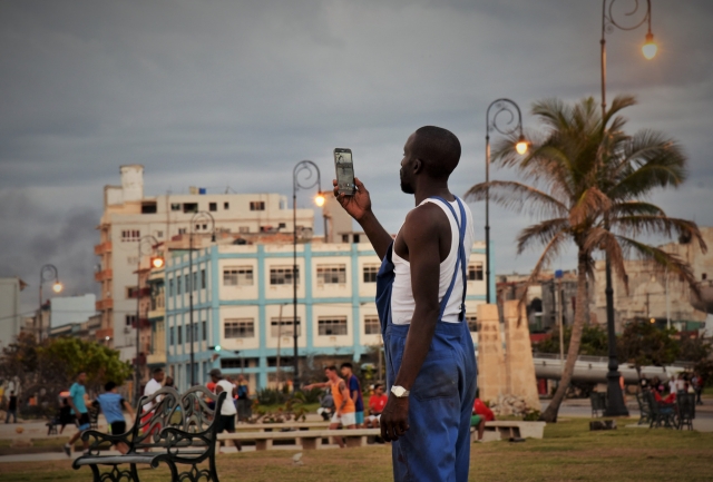 Несмотря на то, что с декабря 2018 года на Острове Свободы появился мобильный Интернет, Куба все ещё не является государством, широко использующим глобальную сеть. Гавана, Куба