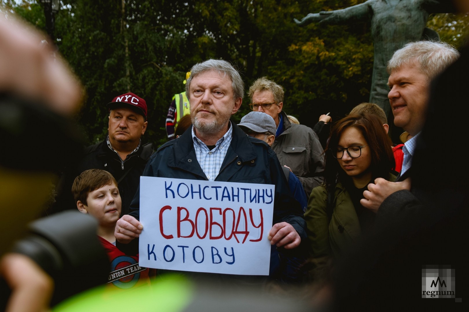 А ты – коммуняка перекрашенная»: политические бои на улицах Москвы