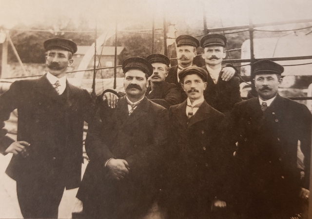 Участники экспедиции Р. Амундсена на «Фраме», в центре А. Кучин