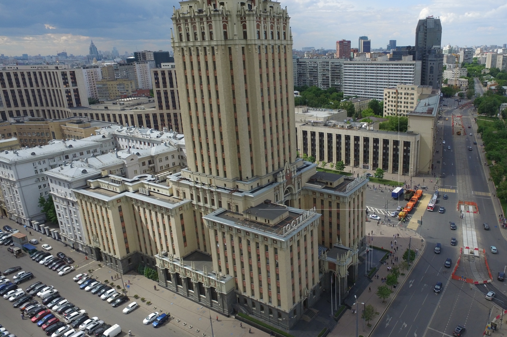 На проспекте Академика Сахарова в Москве собирается оппозиция