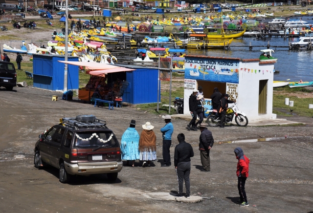 Отправной точкой для посещения острова Солнца на озере Титикака является город Копакабана, который находится всего в десяти километрах от перуанской границы. Копакабана, Боливия