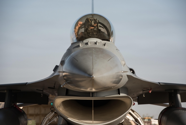 F-16, выполняющий боевые задачи в Ираке и Сирии 