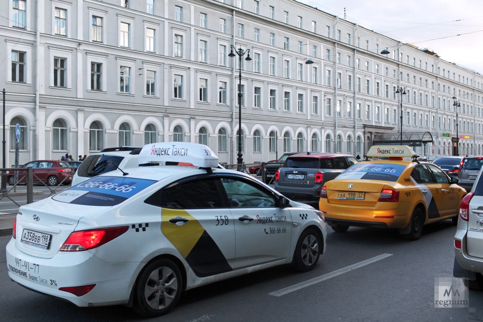 В Питере таксист отнял у пассажира деньги, а пассажир у таксиста — телефон